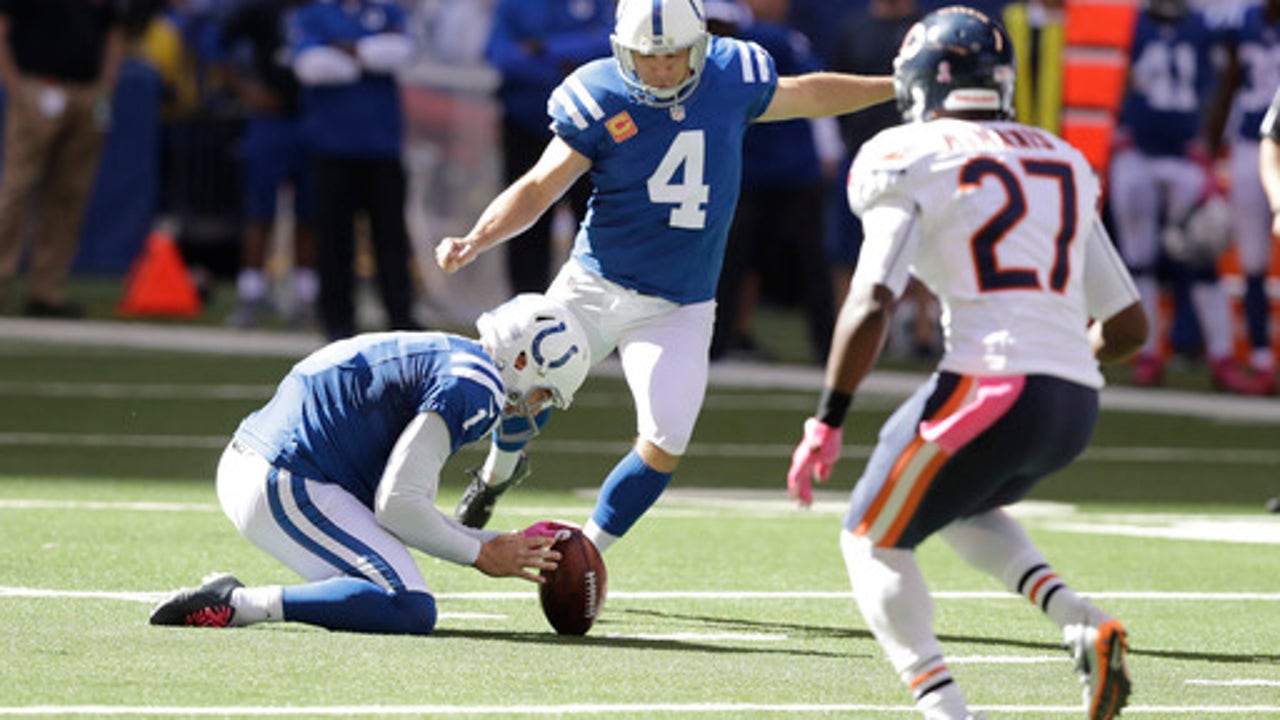 Vinatieri still kickin' it with 5 field goals in Colts' win
